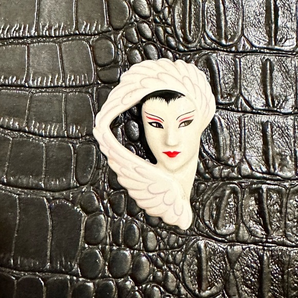 🎉host pick🎉 Cathy Hardwick Mikasa bone china brooch - Picture 4 of 8